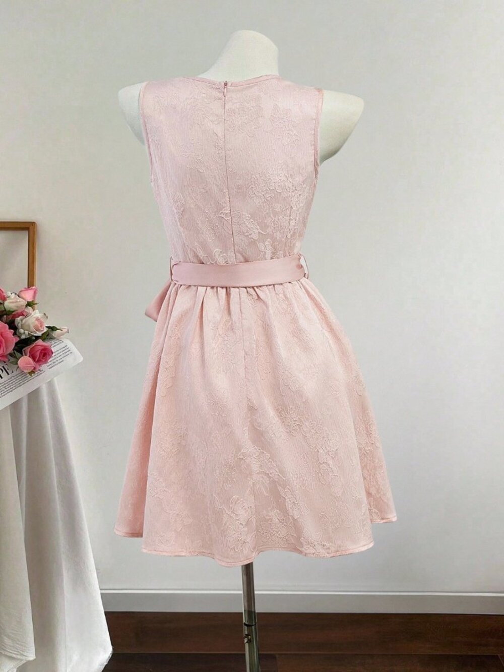 Light Pink Oktoberfest German Dirndl Dress - Size: 6 / M - Picture 3 of 5